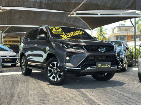 TOYOTA HILUX SW4 2.8 D-4D TURBO DIESEL SRX PLATINUM 7L 4X4 AUTOMÁTICO